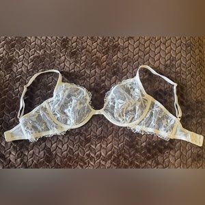 Victoria’s Secret 34DD Bra